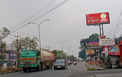 Pagi Ini Kabut Asap Selimuti Pekanbaru, Warga Keluhkan Bau Menyengat