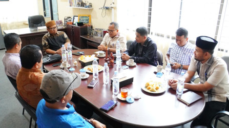 Bahas PDPB, Bawaslu Riau Menerima Kunjungan KPU Riau