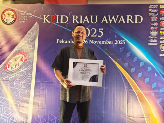 Agung Nugroho Raih Penghargaan Tokoh Inspiratif Penyiaran KPID Riau Award 2025