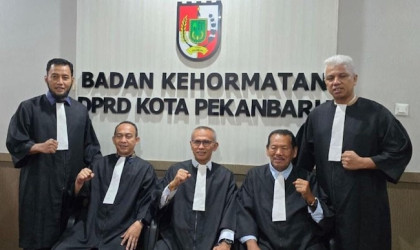 Badan Kehormatan DPRD Pekanbaru Siap Beri Sanksi Anggota Pakai Jersey saat Paripurna